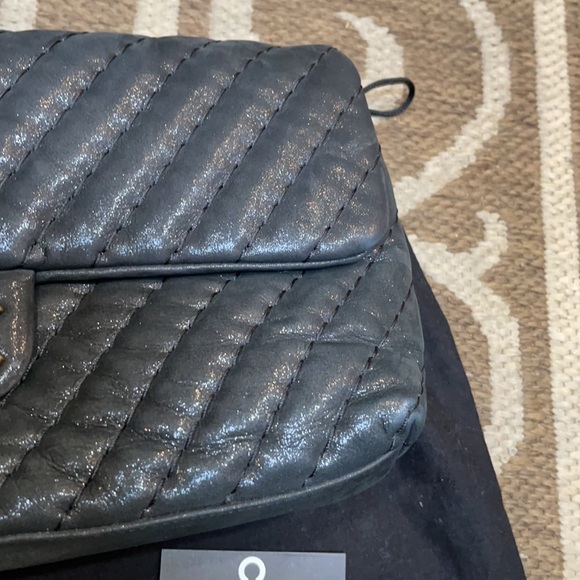 Chanel handbag like new only used a few times - Picture 15 of 16